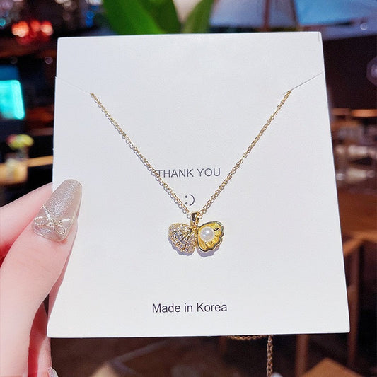 Sea Shell Necklace with a pearl