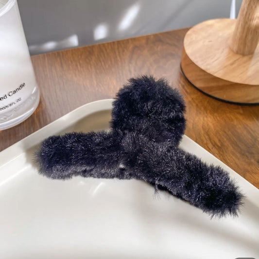 Black Fur Claw Clutcher