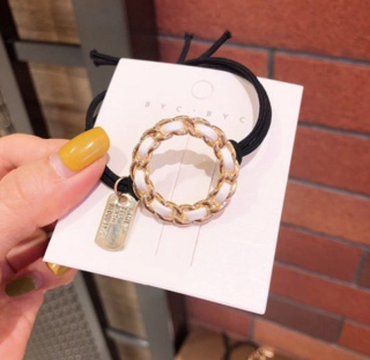 GEOMETRIC HAIRTIES - white round