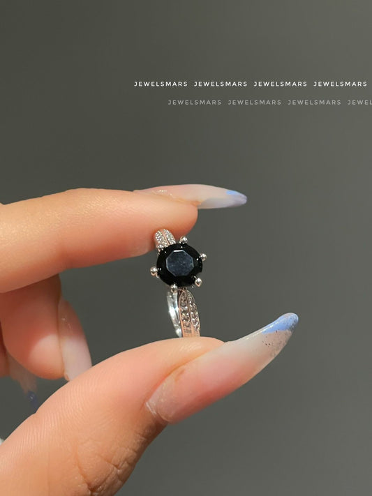 Medusa Round cut Black Ring