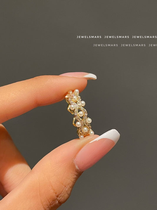 Pearly Affair- swirl around Ring
