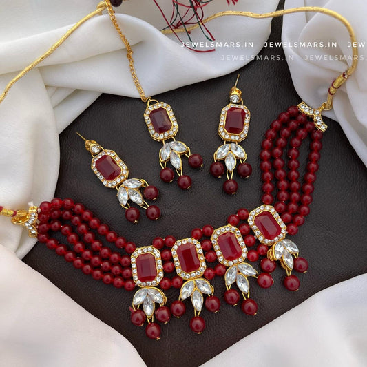 RIDDHI NECKLACE & EARRINGS SET WITH MANGTIKA