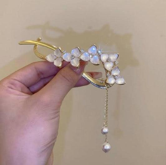 Retro Floral Pearl Drop Clip