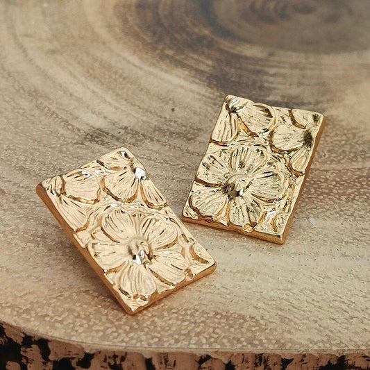 Minimalist Floral Statement detailed stud earrings