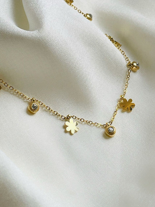 Minimal Floral Necklace