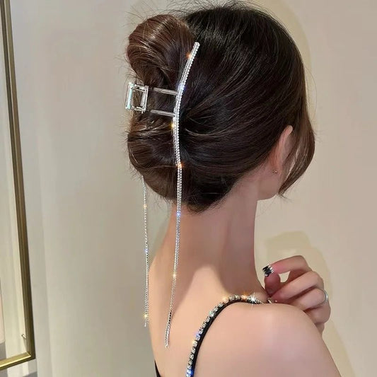 Aurora Party Luxe Claw Clutcher