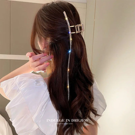 Aurora Party Luxe Claw Clutcher- golden