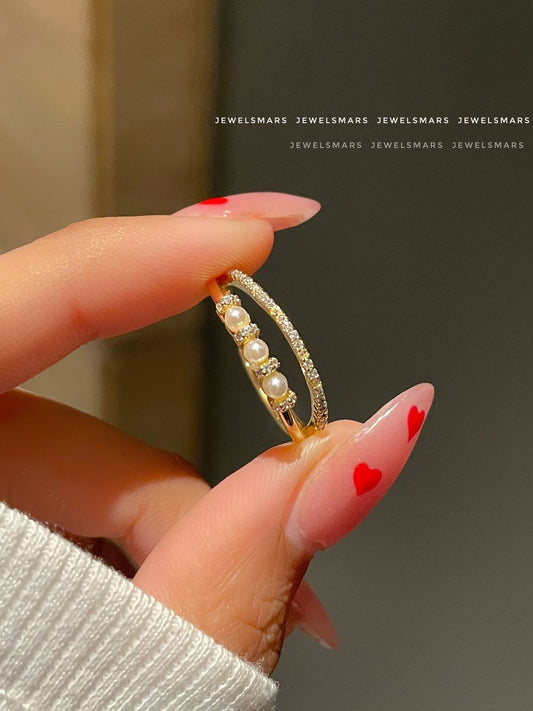 Megan Pearly Tiara Ring