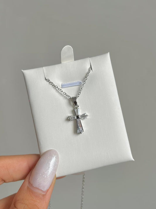Minimal Cross Necklace