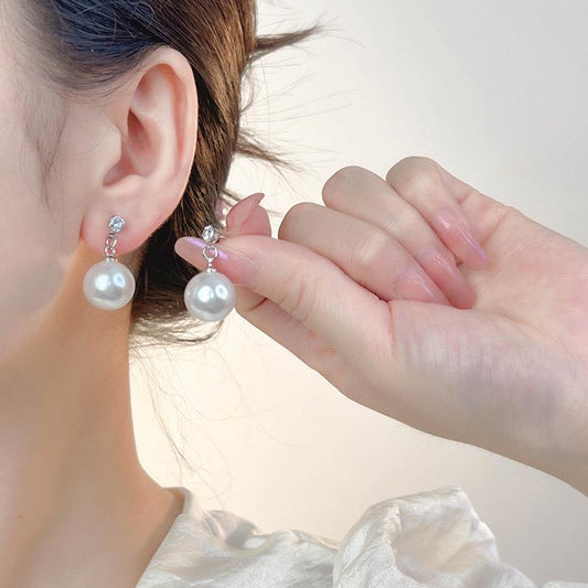 Pearl drop earrings