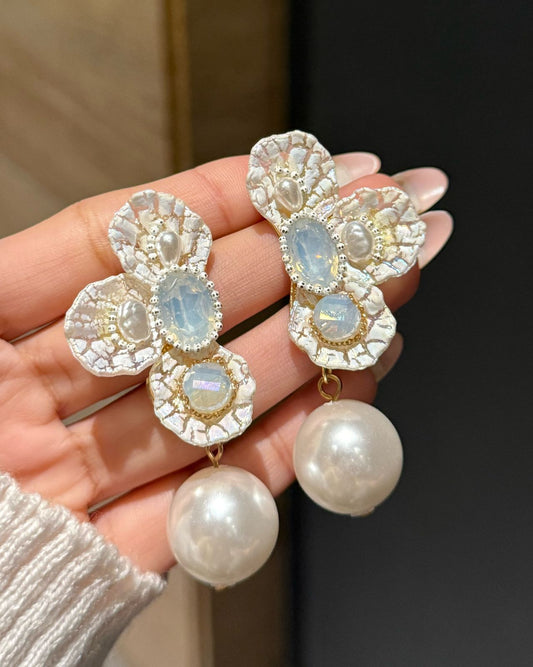 Isabella Dreamy Pearl Earrings