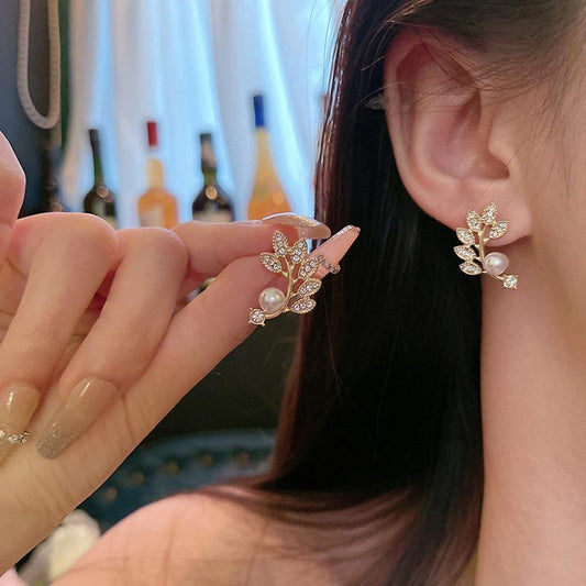 Leaf Studs