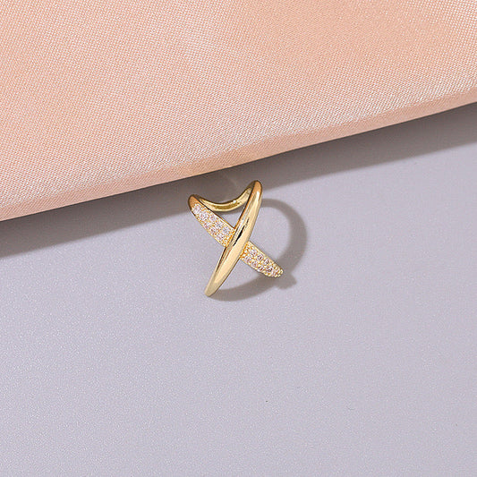 Minimal Glam Sculpted Earcuff