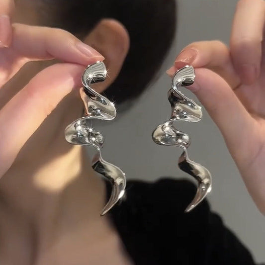 Dramatic Babe! Irregular Statement Earrings