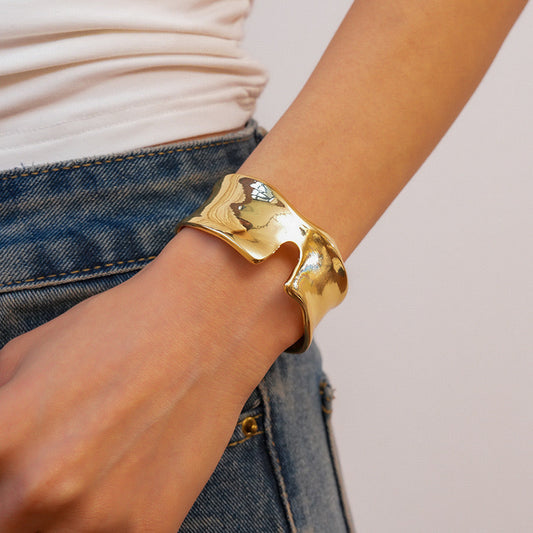 Alexa Curved Metal Handcuff