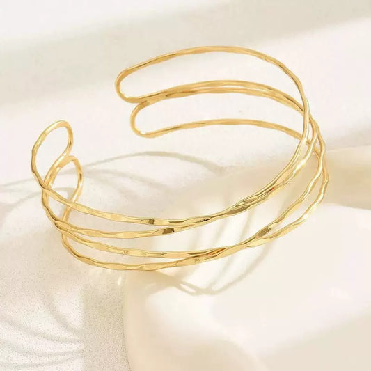 Minimal-Structured Gold Arm Cuff