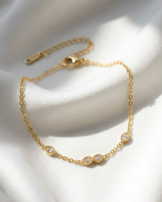 Golden Kisses Bracelet