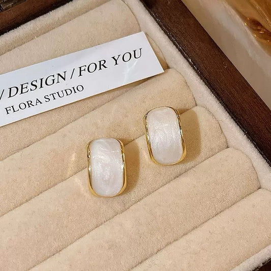 Minimal Drama Earrings