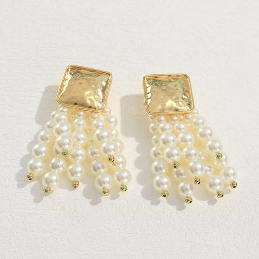 Main-character Pearl Earrings