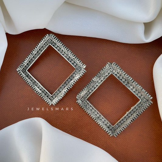 BOHEMIAN SQUARE STUDS