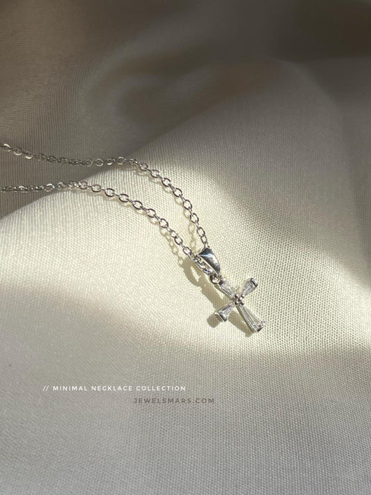 Cross Minimal Necklace