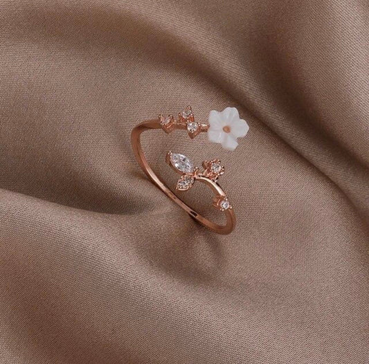 Snow White Dreamy Floral Ring