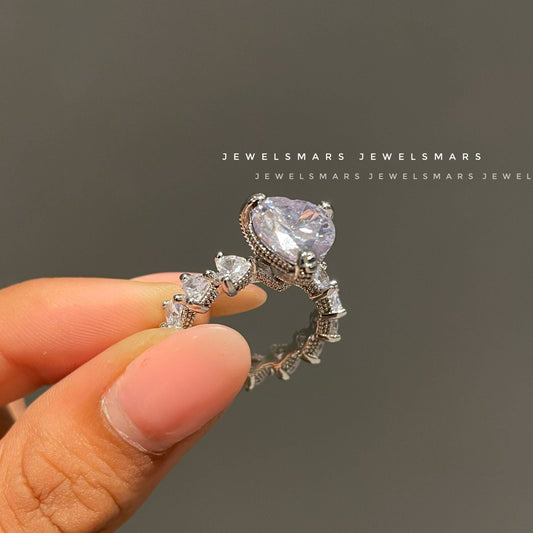 ICY QUEEN HEART RING (anti tarnish)