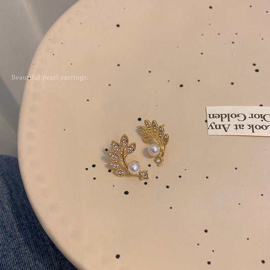 Minimal Leaf Pearl Korean Earrings