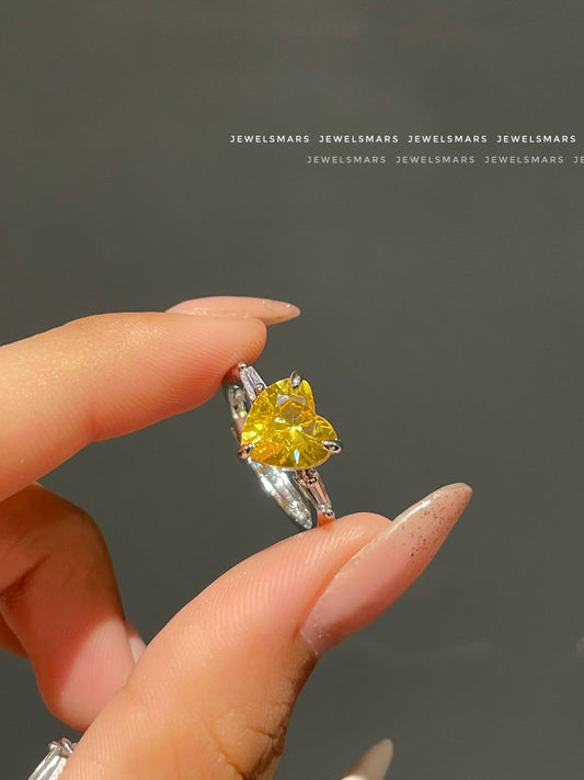 Valentina Heart Ring - yellow