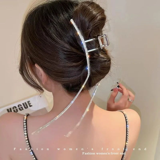 Aurora Party Luxe Claw Clutcher