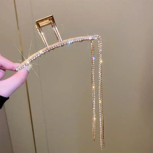 Aurora Party Luxe Claw Clutcher- golden