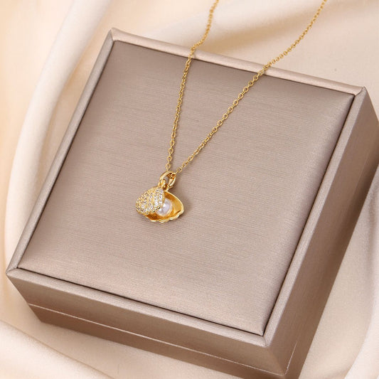 Sea Shell Necklace with a pearl