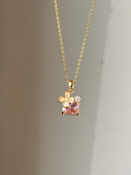 Fairy land Floral solitaire Necklace