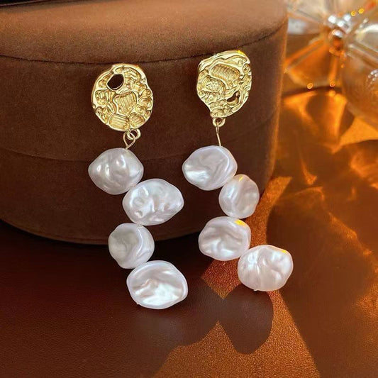 It’s snowing Pearls earring