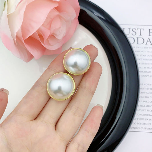 Old money meets Pearl Earrings