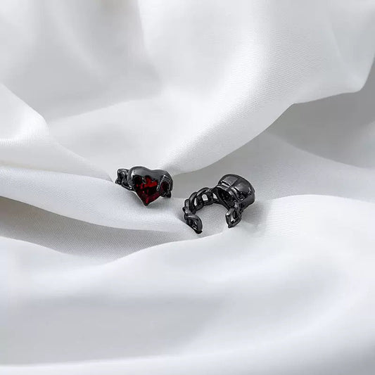 Morticia Heart earcuff