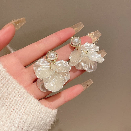 Ferns n Pearls Classy Earrings