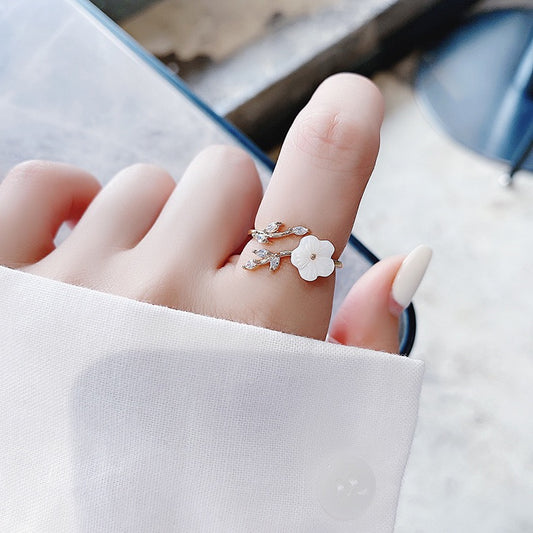 Snowy sparkle Flower Ring
