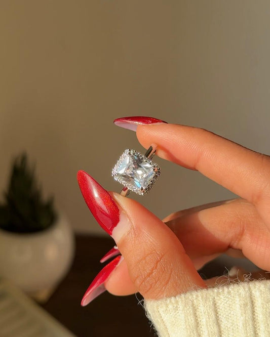 Put a rock on her hand! Ring