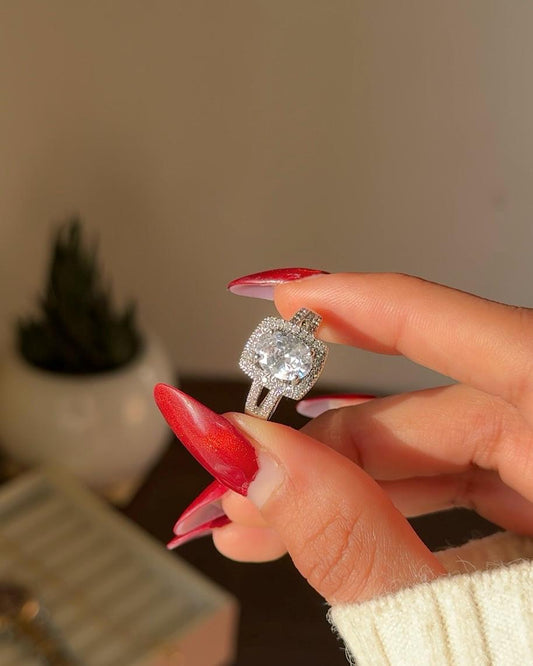 Main character Square-cut Ring