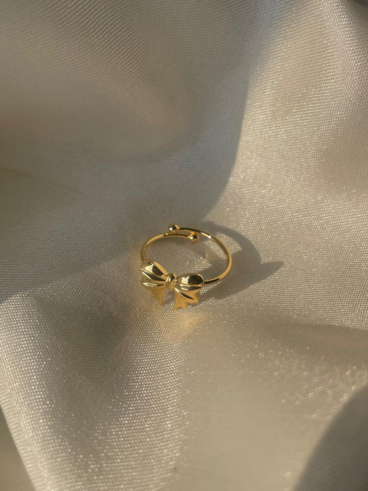 Bows are beautiful ! Ring