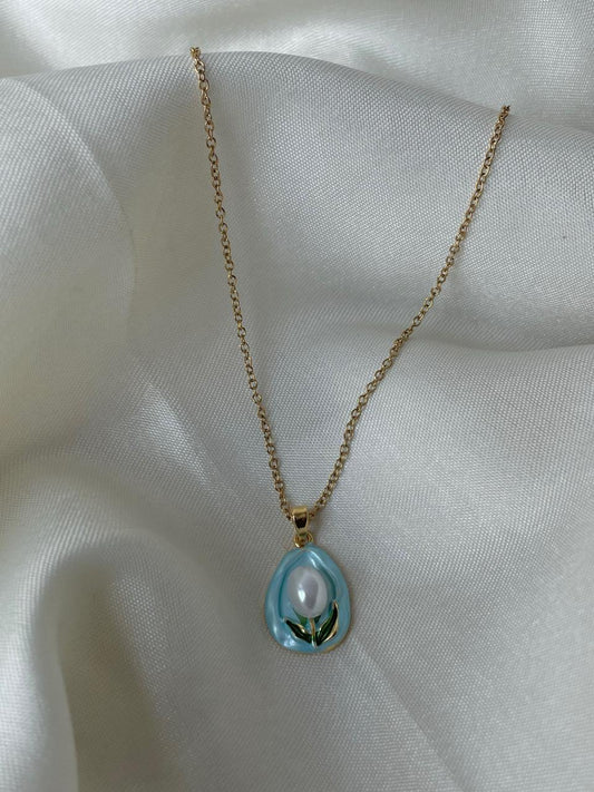 Lil Pearly Bloom Necklace
