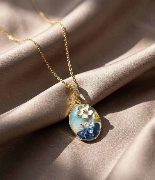 Hazel Flutter Vintage Necklace
