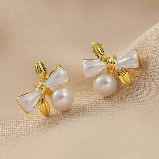Nobody Minds the Pearls! Earrings