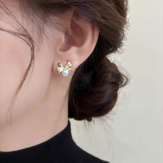 Nobody Minds the Pearls! Earrings