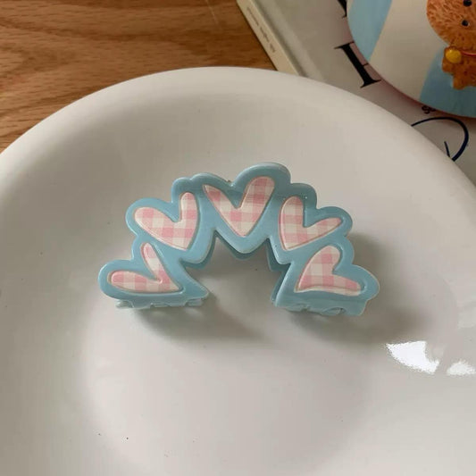 She’s in love! Claw Clip