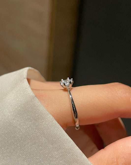 Amora Minimal Promise Ring
